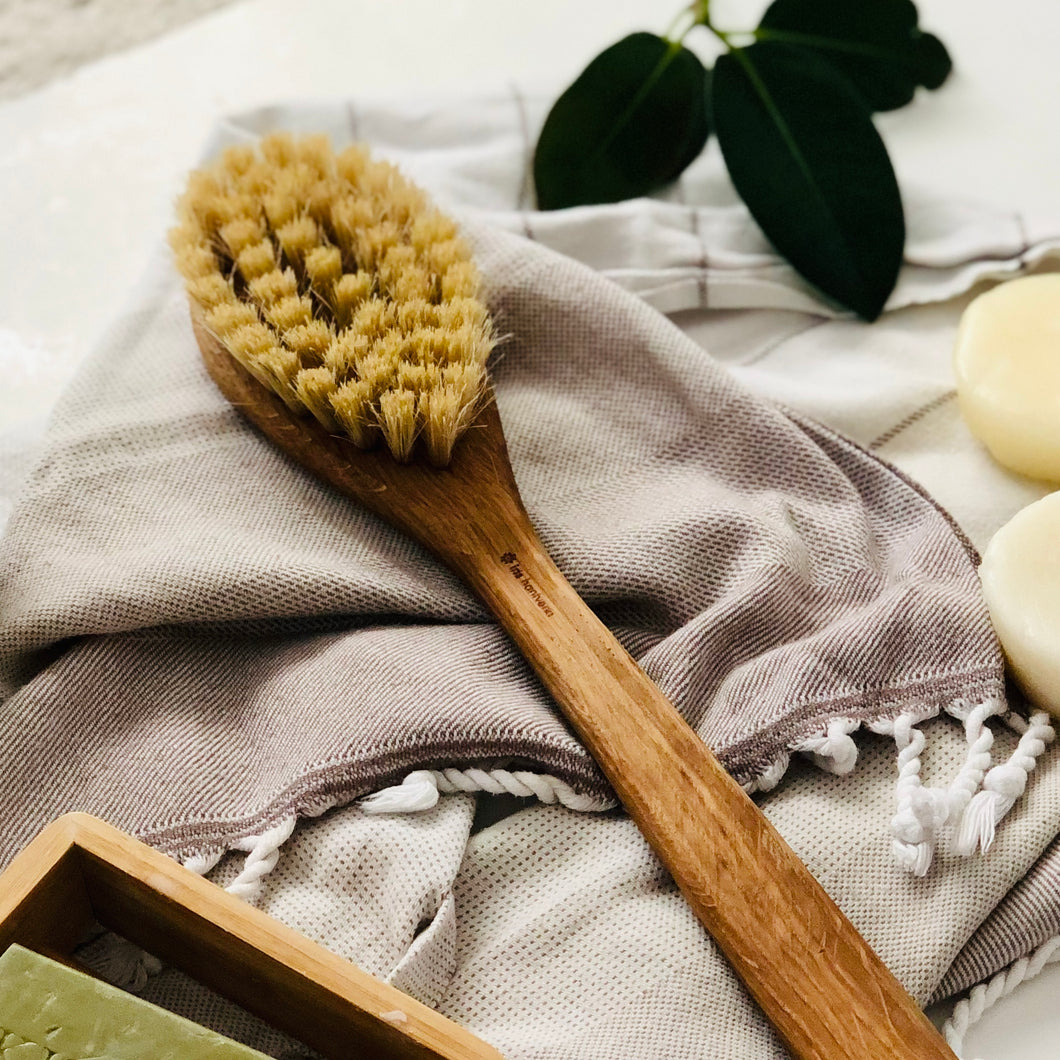 ボディブラシ / Bath Brush With Handle by Iris Hantverk